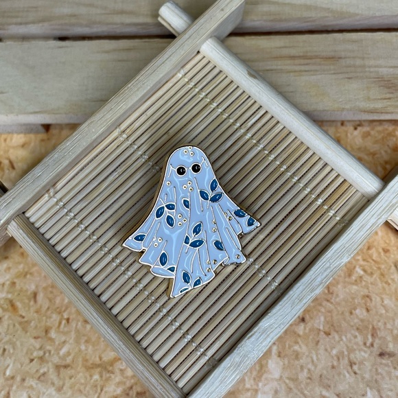 Ghost Pin - Picture 1 of 2